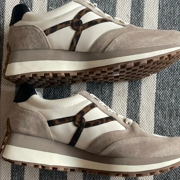 Veronica Beard Valentina 4 Ripstop slip on - Picture 9 of 9